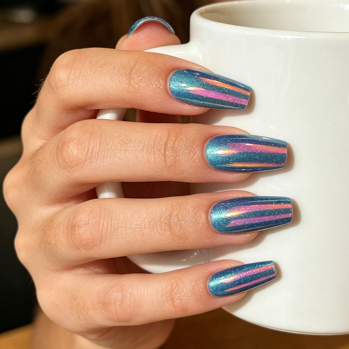 Glänzende Press-On-Nagelerweiterungen mit Glitzerstreifen Brehn