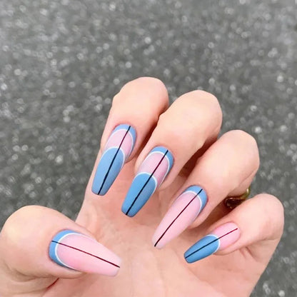 Trendige Stiletto-Nägel mit geometrischem Design Brehn