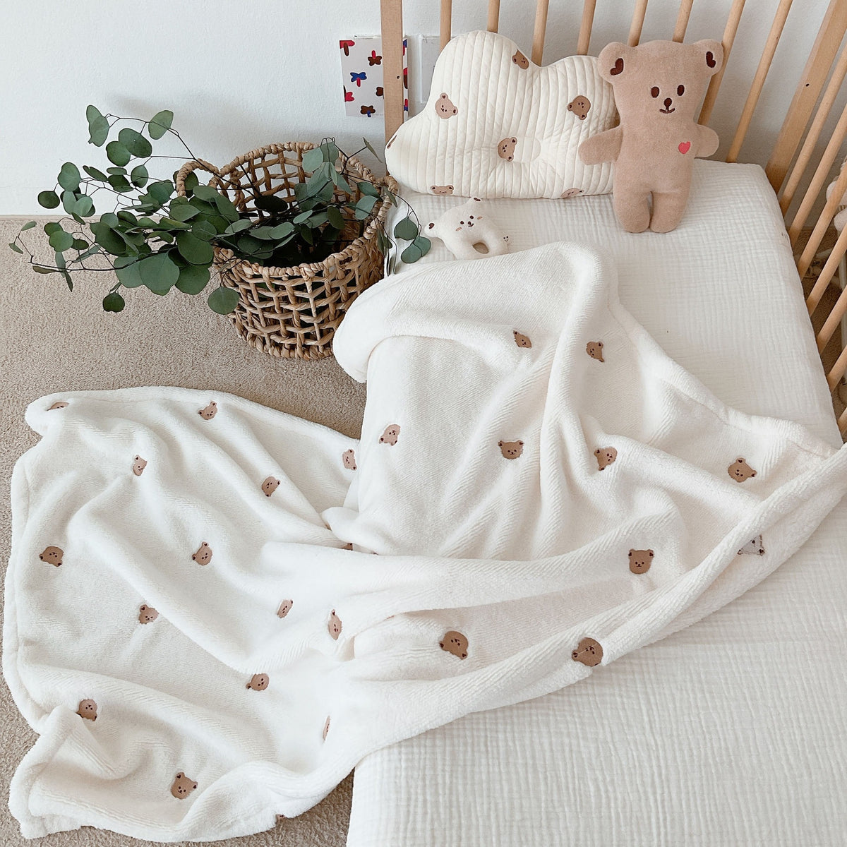 Weiches Floral besticktes Werfen Decke