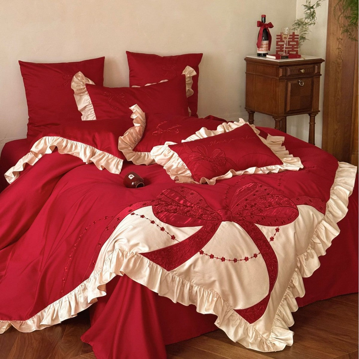 Premium Satin-Bettgarnitur mit Volant-Rüsche und applizierter Schleifen-Stickerei Brehn