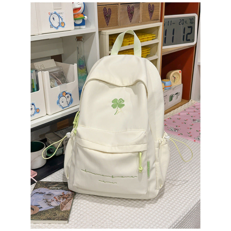 Lässiger bestickter Rucksack
