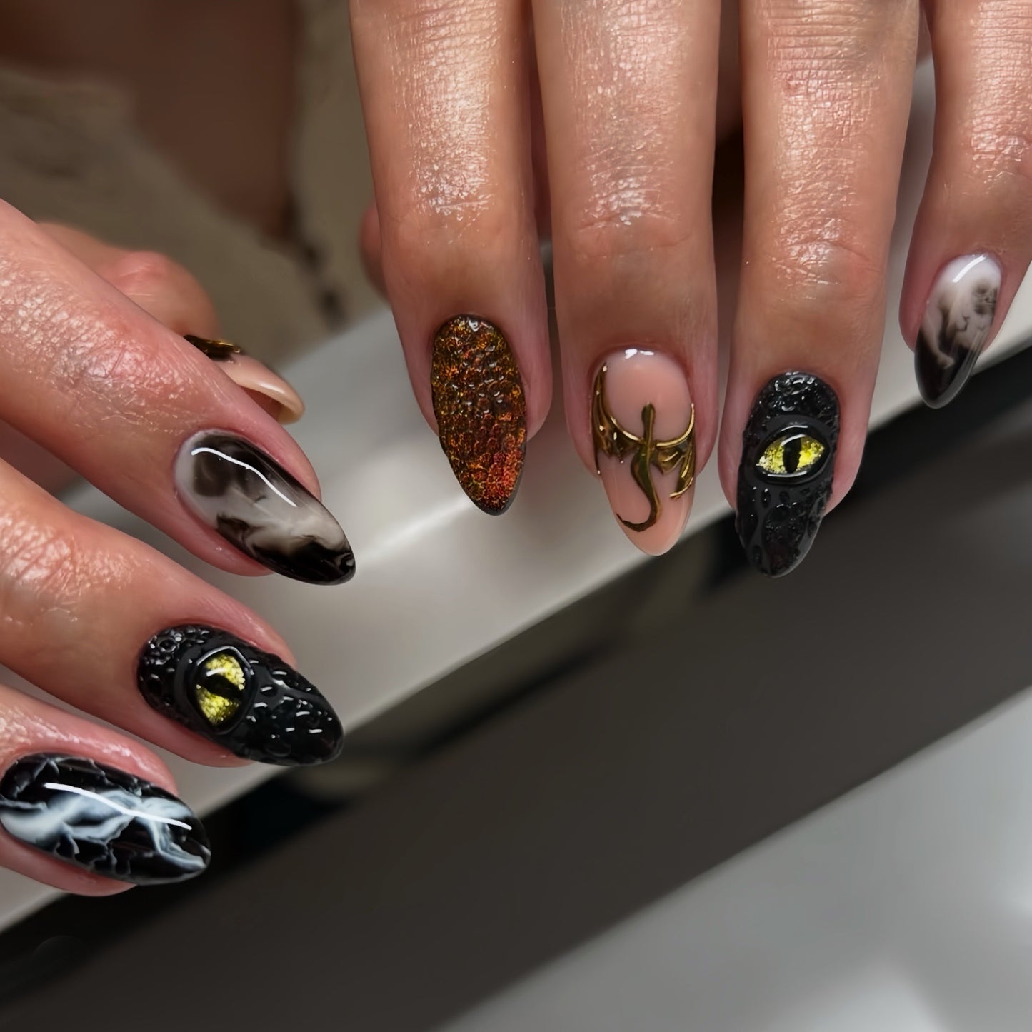 Künstlerisch thematisierte Press-On Nagelkunst Brehn