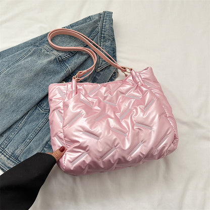 Stylische gepolsterte Nylon-Schultertasche
