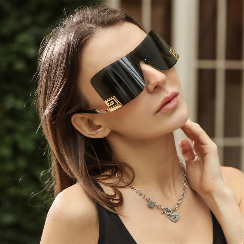 Damen Oversized Shield-Sonnenbrille mit extravagantem Design Brehn
