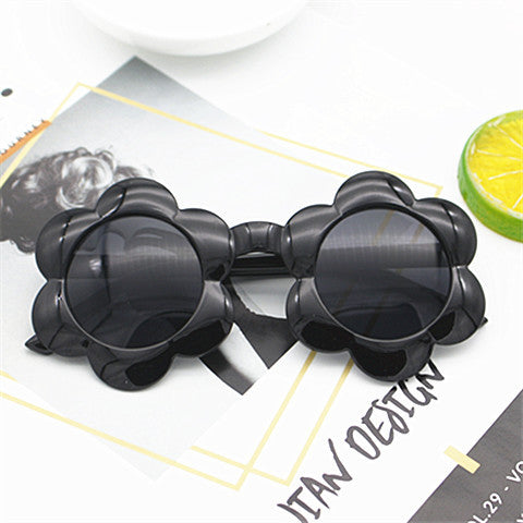 Damen Sonnenbrille im verspielten Blumenmuster Brehn