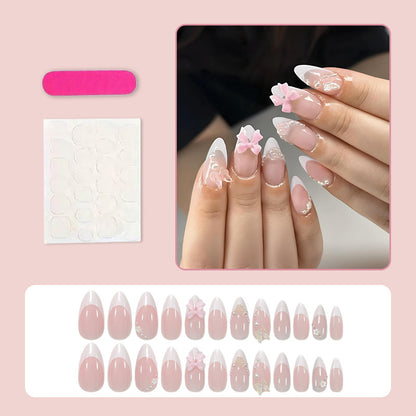 Kunstnagelset mit eleganten 3D-Blüten und trendigen Spitzen Brehn