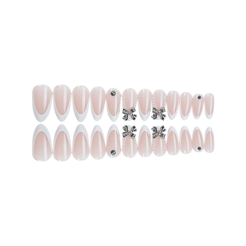 Kunstnagelset mit eleganten Schmuckverzierungen Brehn
