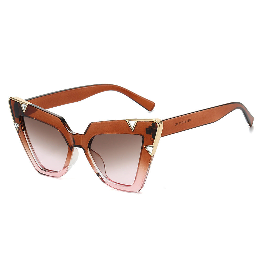 Statement Cat-Eye Sonnenbrillen mit dekorativen Akzenten Brehn