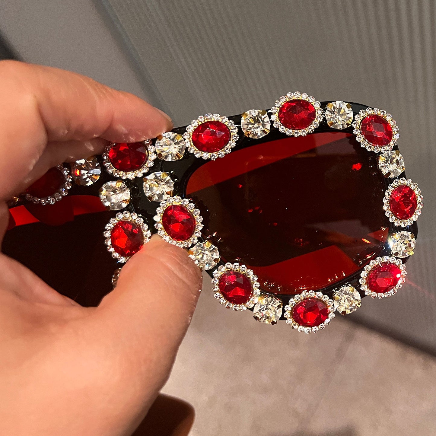 Damen Glamouröse Sonnenbrille mit funkelndem Kristallrahmen Brehn