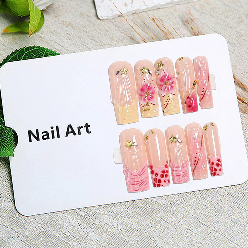 Kunstvolle Nagelspitzen mit botanischem Design Brehn