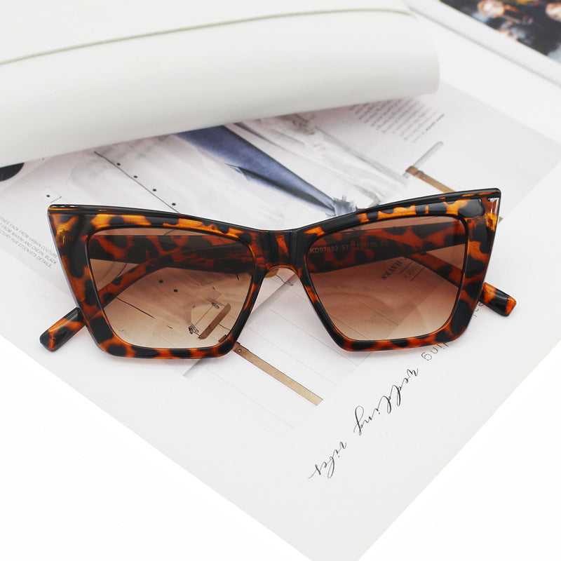 Damen Katzenaugen-Sonnenbrille mit transparentem Rahmen und UV-Schutz Brehn