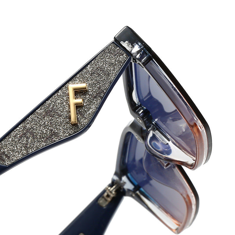 Damen quadratische Sonnenbrille mit edelmattiertem Rahmen und modischen Akzenten Brehn