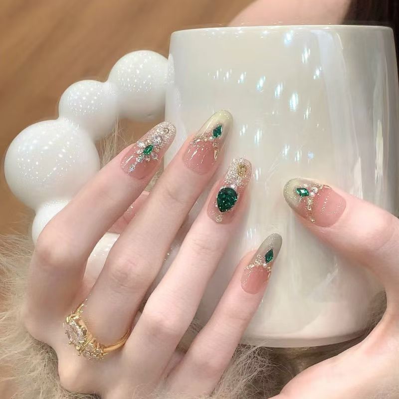 Dekoratives, mit Edelsteinen verziertes Press-On-Nagelset Brehn