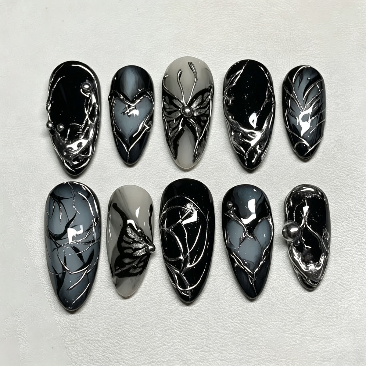 Künstlerisch von der Gotik inspirierte Press-On Nagel Set Brehn