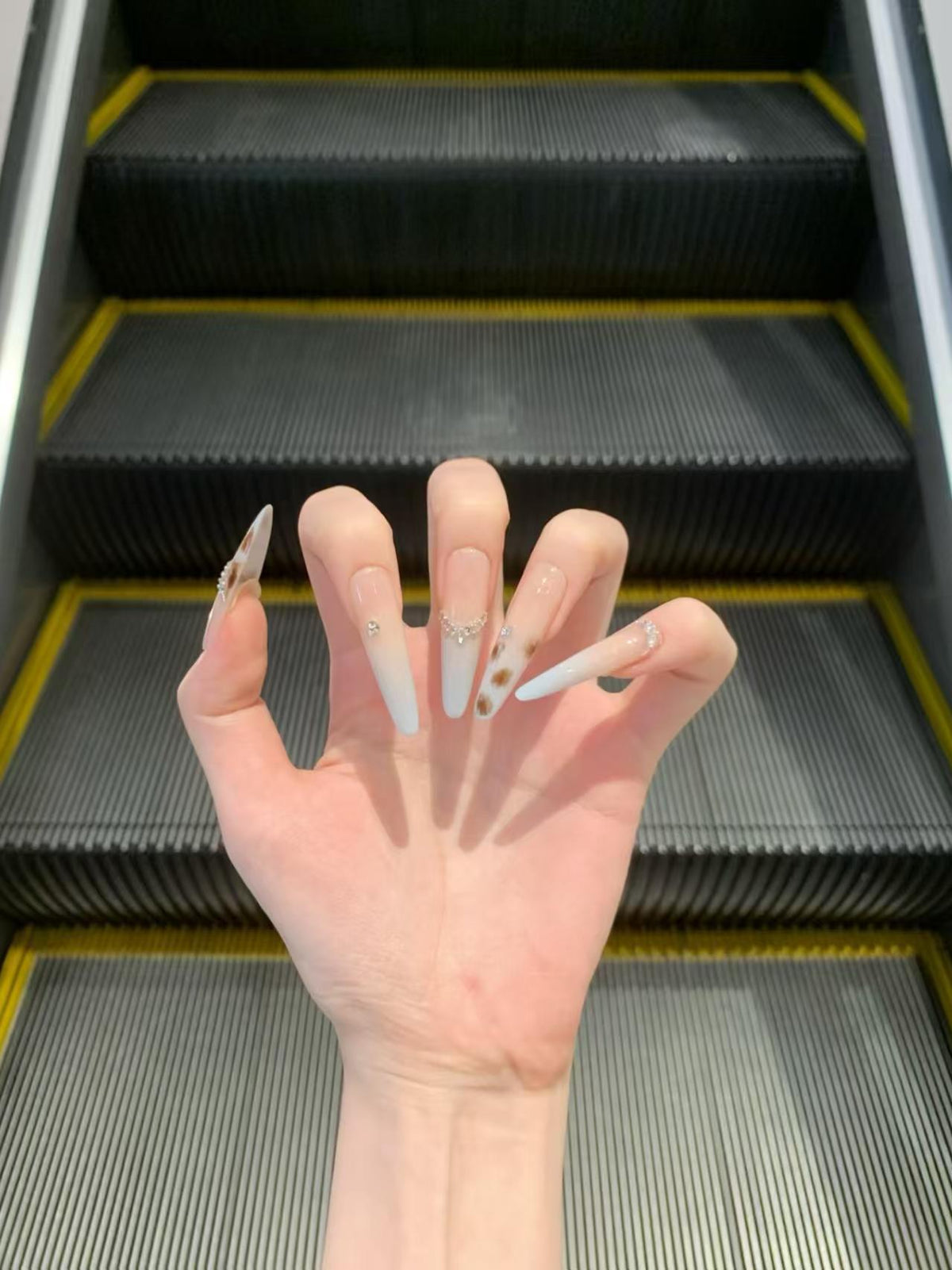 Dekorative Stiletto Press-On Nagelverzierungen
