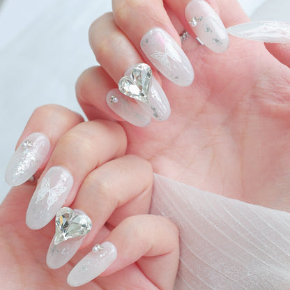Künstlerisches Press-On Nagelkunst Set mit Schmetterlingsdesign und Juwelenakzenten