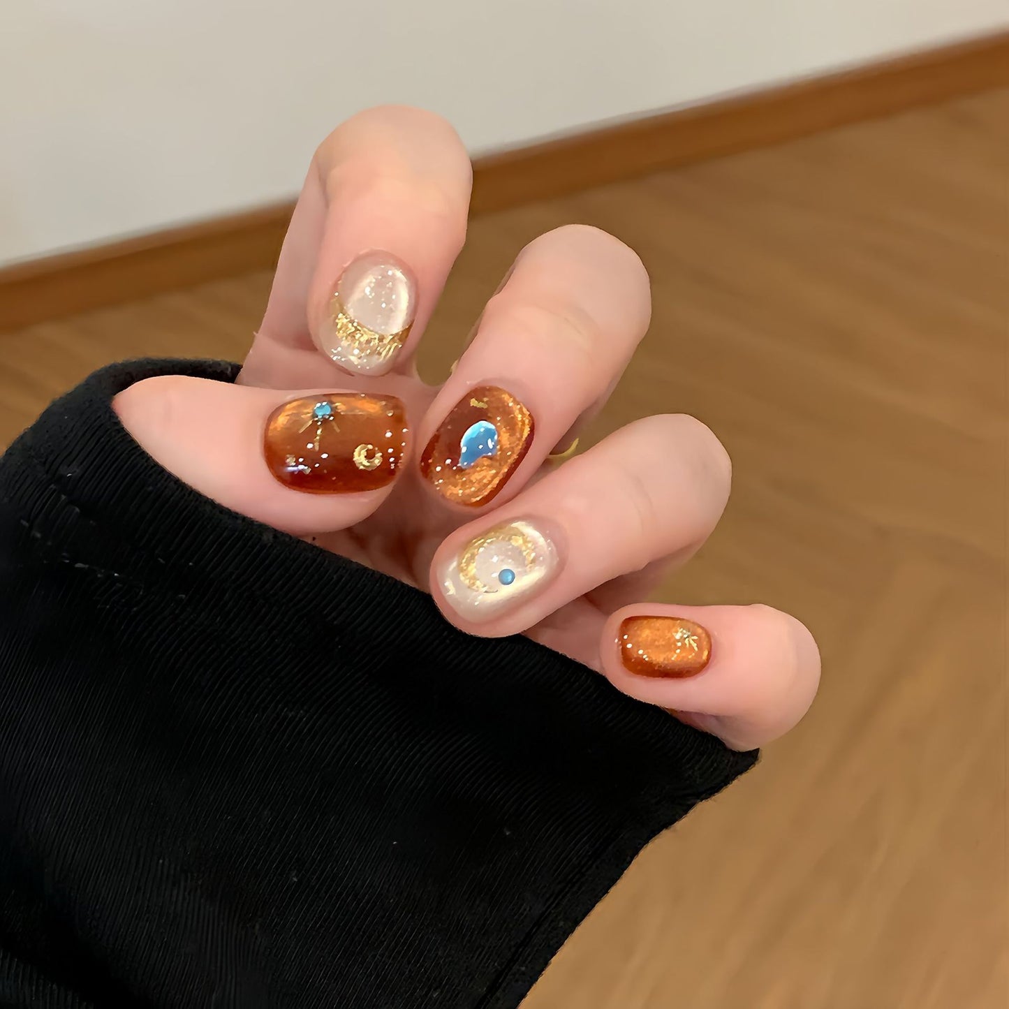 Kunstnägel mit Glamourösem Metallic-Effekt Brehn
