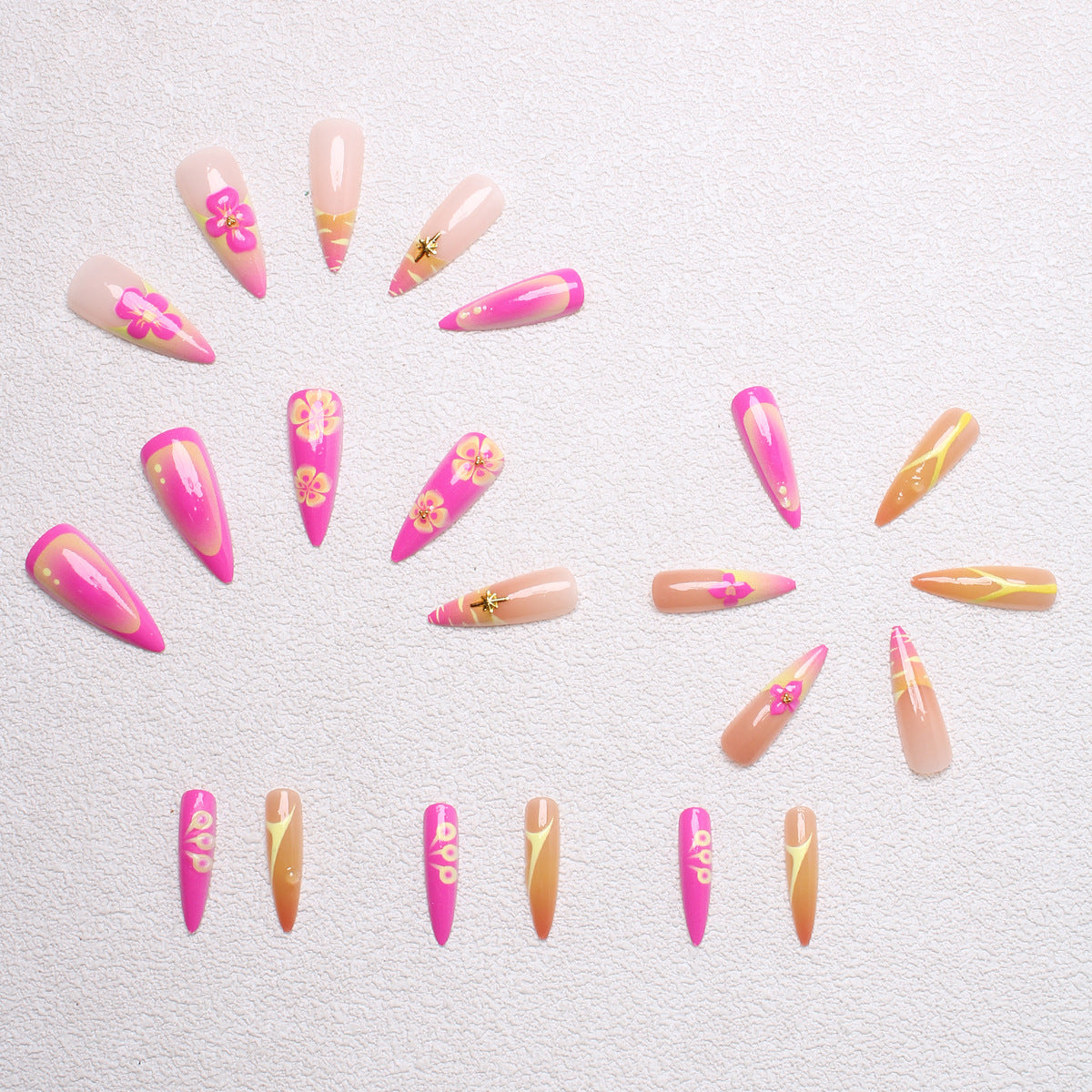 Kunstvolle Nagelspitzen mit floralen und abstrakten Designs Brehn