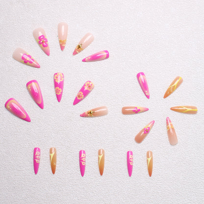 Kunstvolle Nagelspitzen mit floralen und abstrakten Designs Brehn