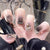 Glamouröse Nagelkunst mit Kristall-Akzenten Brehn