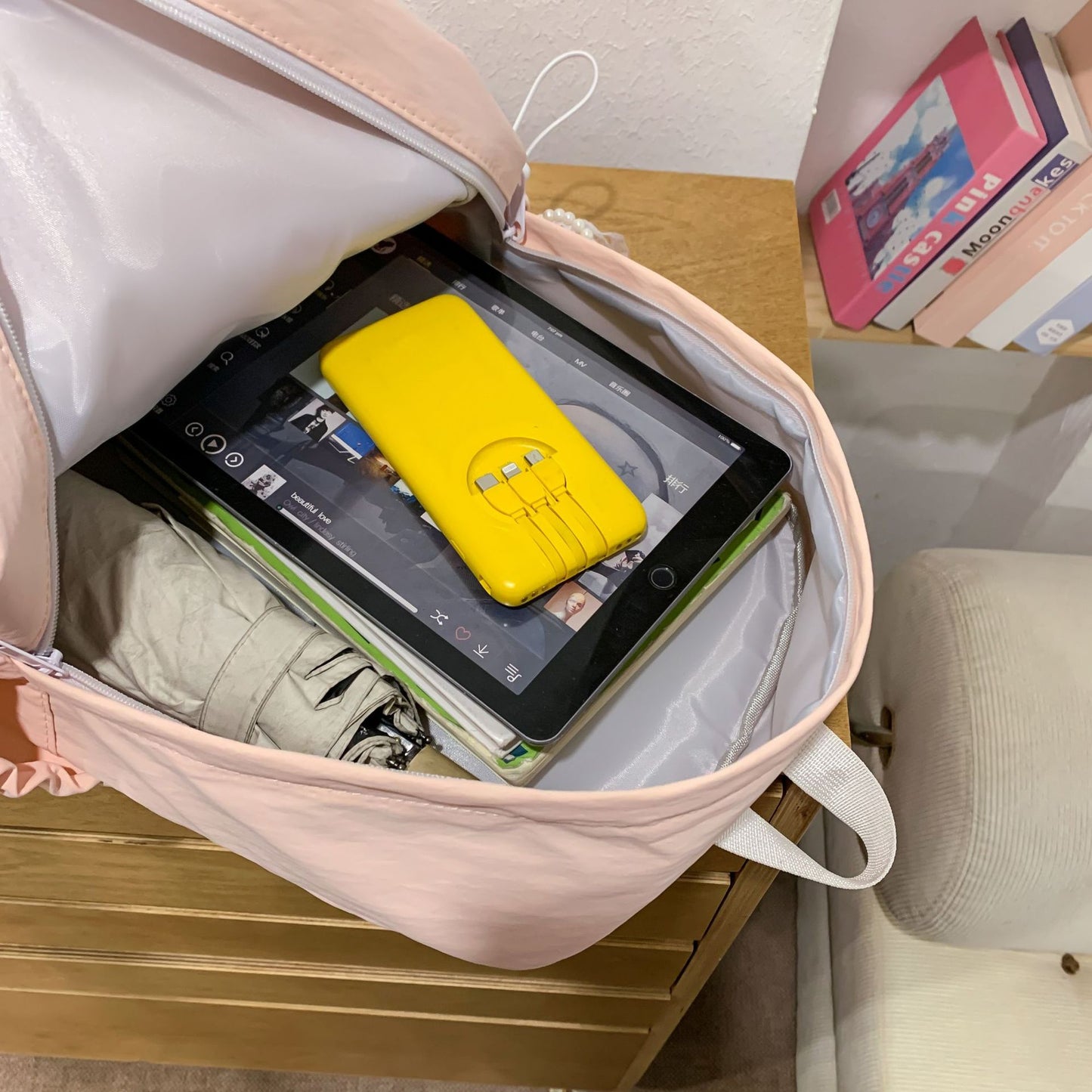 Rucksack mit Eleganten Perlenapplikationen und Filigranem Design Brehn
