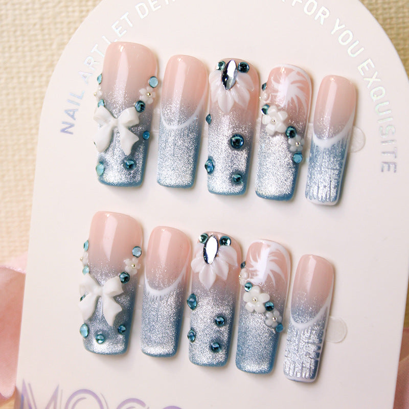 Kunstnagelset mit elegantem Glitzer-Design und feinen Verzierungen Brehn