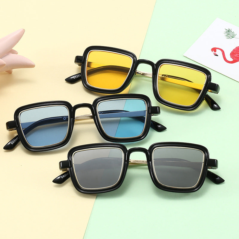 Damen quadratische Sonnenbrille mit transparentem Rahmen und goldenen Akzenten Brehn