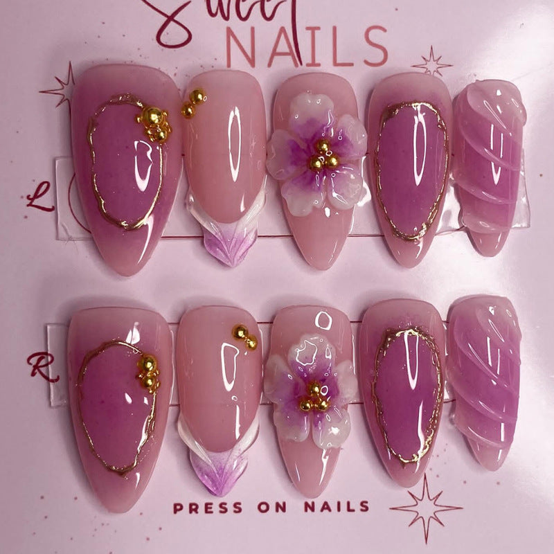Kunstnagelset mit eleganten Blütenakzenten Brehn