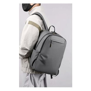 Moderner minimalistischer struktureller Rucksack Brehn