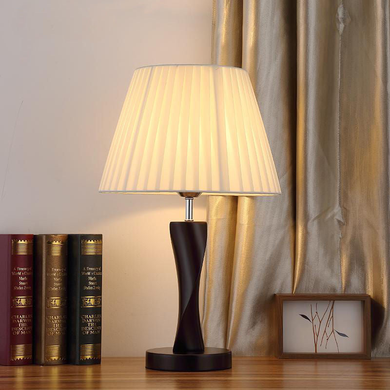 Elegante gedrehte Tischlampe