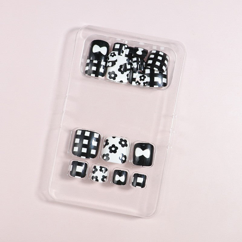 Künstlerisches Floral Press-On Nagelkunst Set Brehn