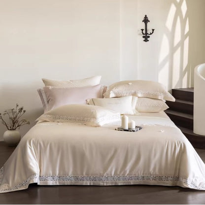 Luxuriöse bestickte Baumwollsatin-Bettwäsche mit Spitzeneinsatz