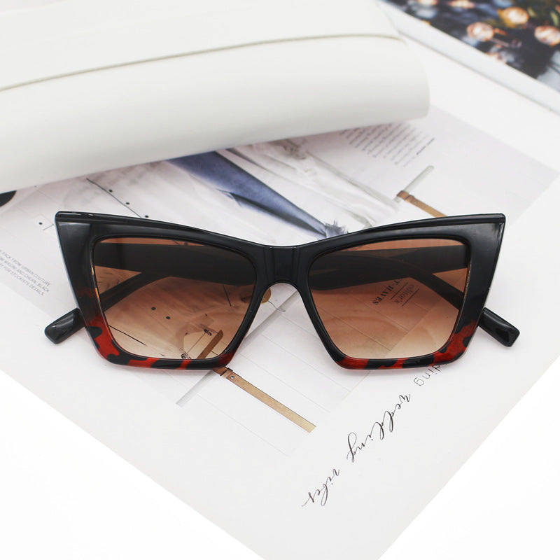 Damen Katzenaugen-Sonnenbrille mit transparentem Rahmen und UV-Schutz Brehn