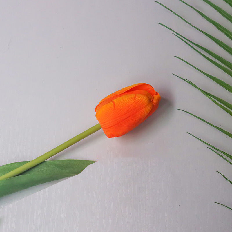 Realistische Tulpenblumenstängel