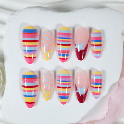 Kunstnagelset mit bunten Streifen und kreativen Designs Brehn