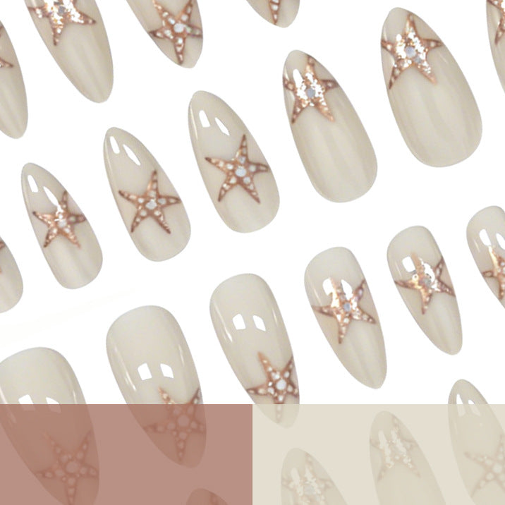 Elegante Sternenfisch-verzierte Nagelkunst Brehn