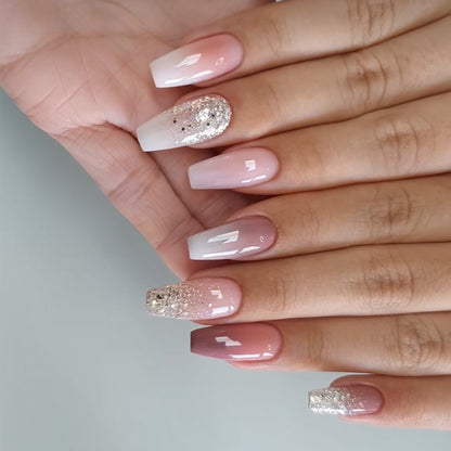 Elegante Stiletto Press-On Nagelkunst mit Strass-Akzenten Brehn