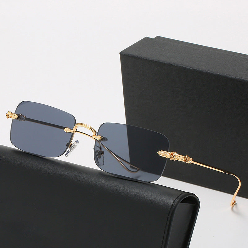 Damen modische Korrektionsbrille mit elegantem quadratischen Rahmen und verzierten Bügeln Brehn