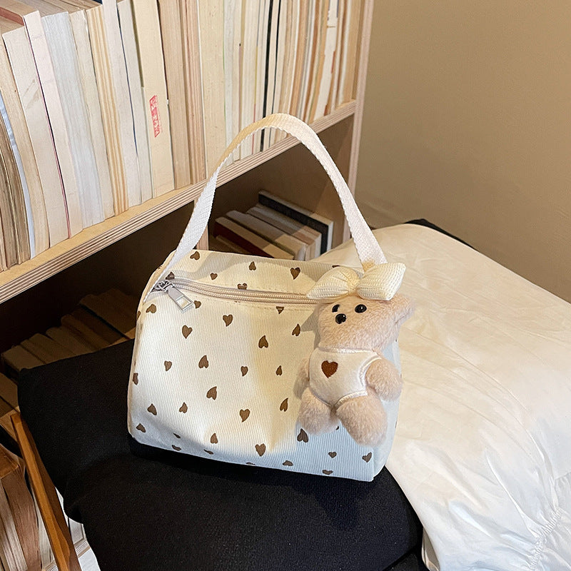 Hübsche Handtasche mit Herzmuster
