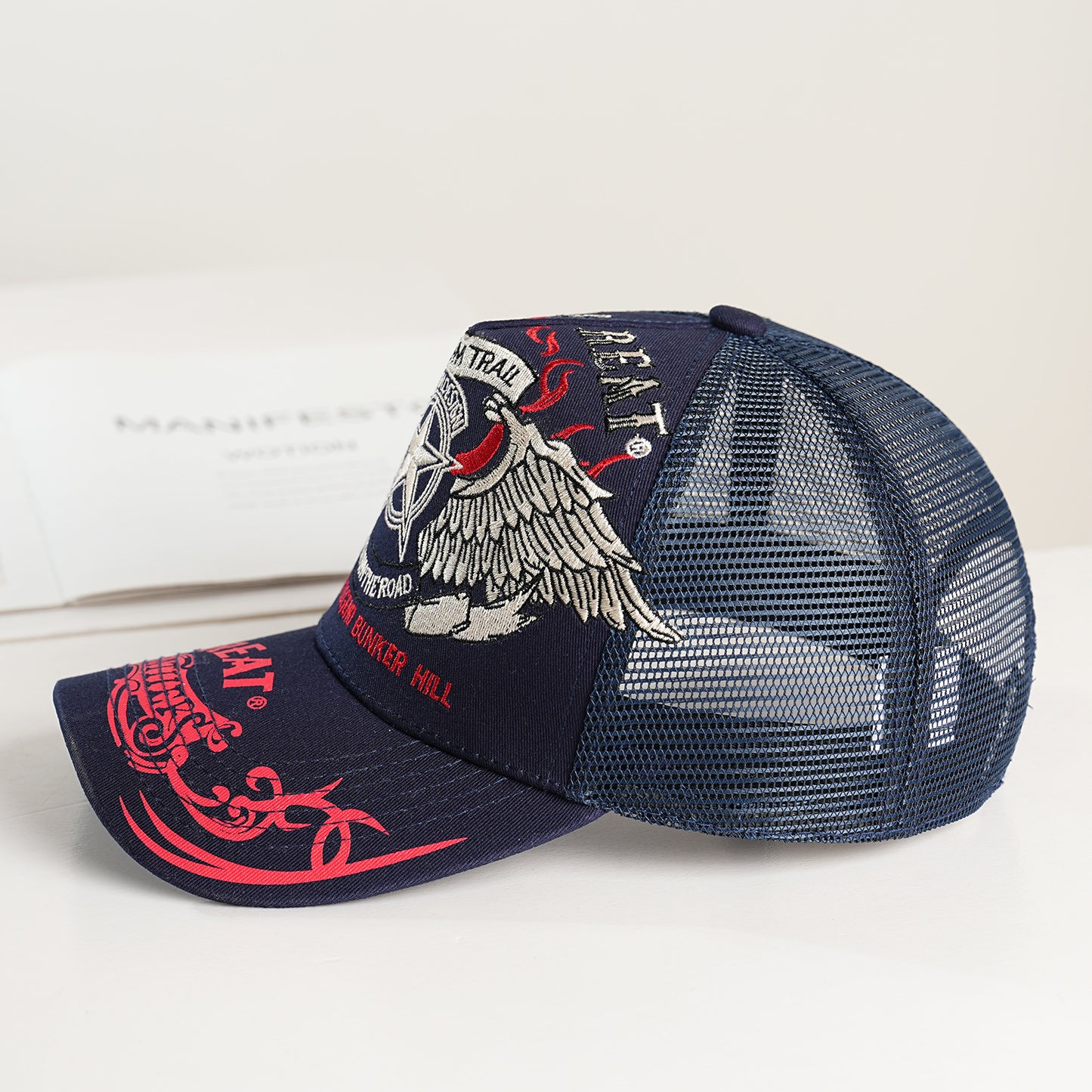 Unisex Trucker Cap mit grafischem Design und atmungsaktivem Netz Brehn