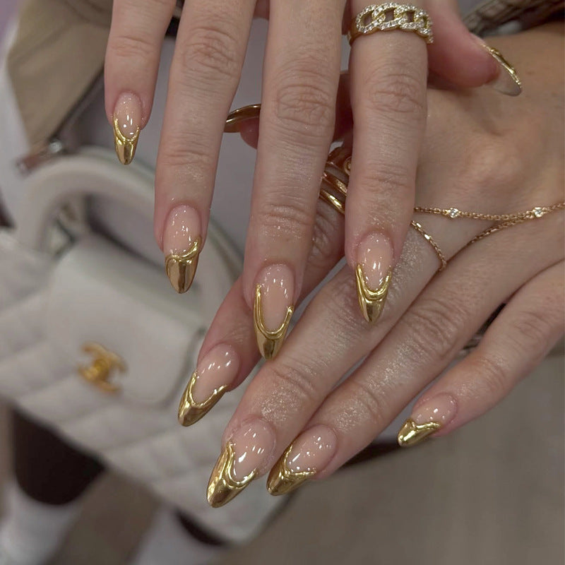 Stiletto-Nagelverstärkungen mit goldenen Akzenten Brehn