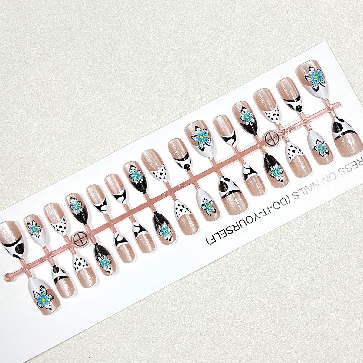 Künstlerisches Blumen Press-On Nagelset Brehn