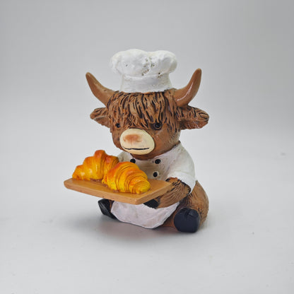 Dekorative Hochlandrind Figur im Koch-Outfit Brehn