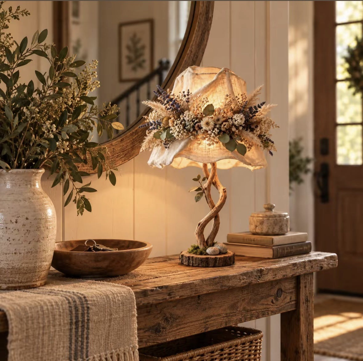 Dekorative Tischlampe mit floralen Elementen Brehn