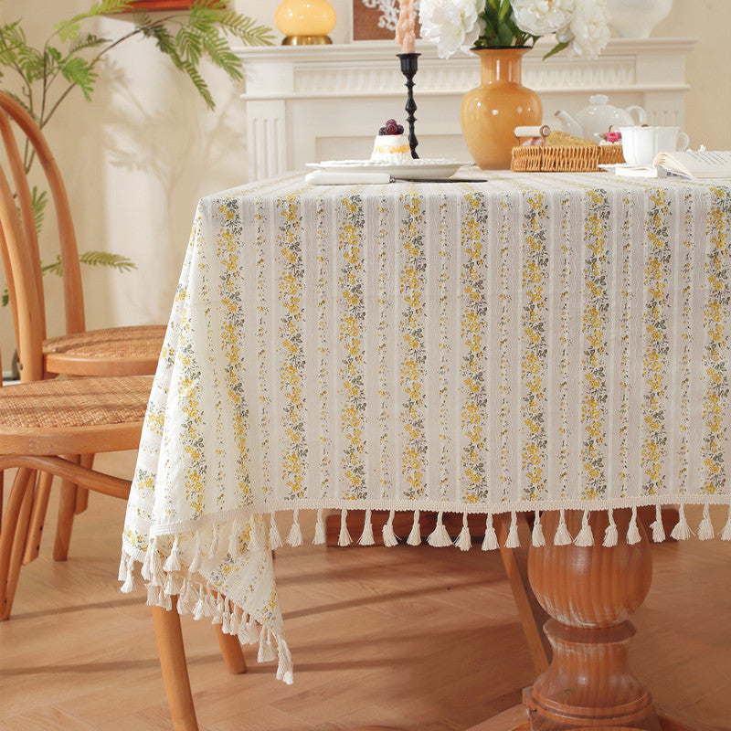 Dekorativer floraler Quasten-Tab tablecloth
