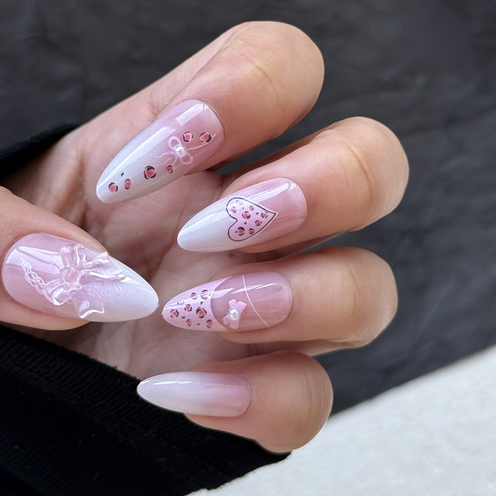 Künstlerisches Herz-verziertes Press-On Nagelset Brehn