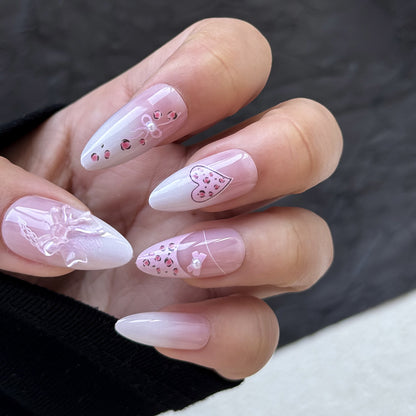 Künstlerisches Herz-verziertes Press-On Nagelset Brehn