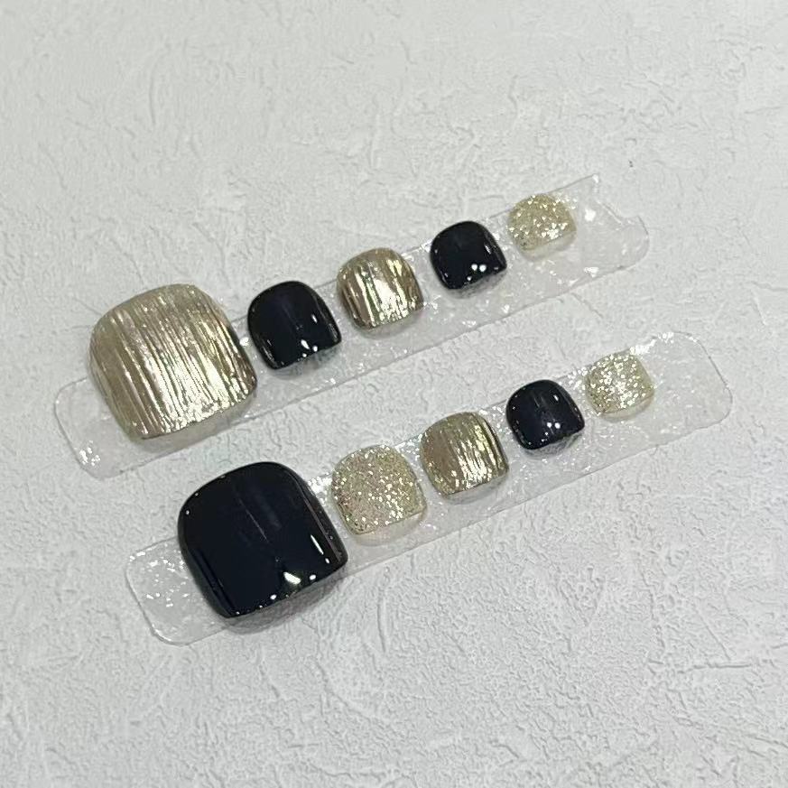 Press-On Nagelkunstset mit eleganten metallischen und Glitzerelementen Brehn