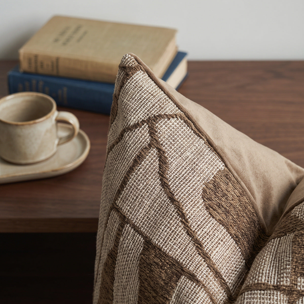 Dekoratives Kissen im modernen Patchwork-Stil