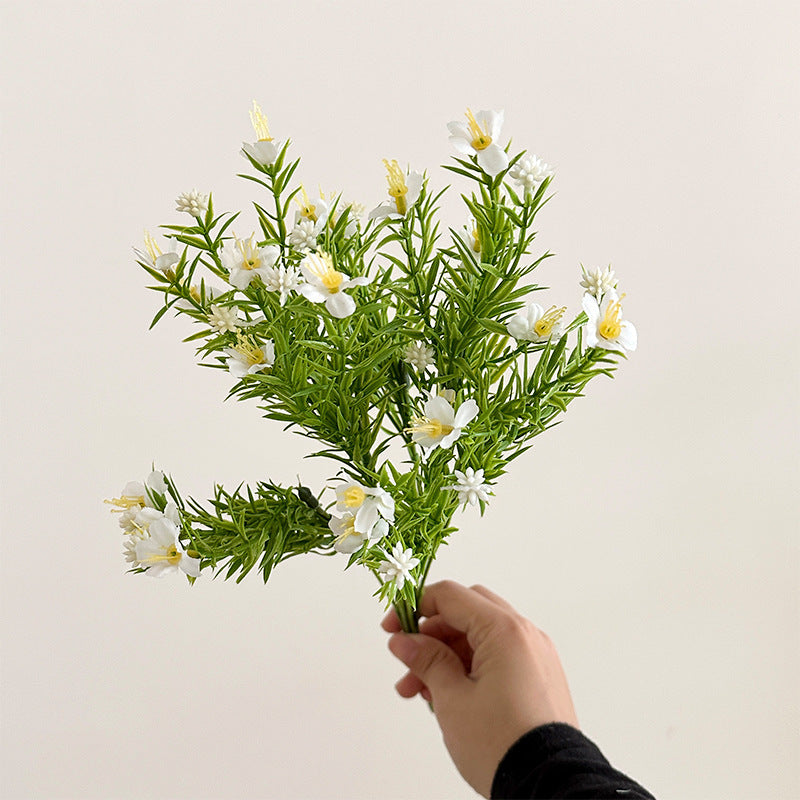 Realistische Blumenanordnung
